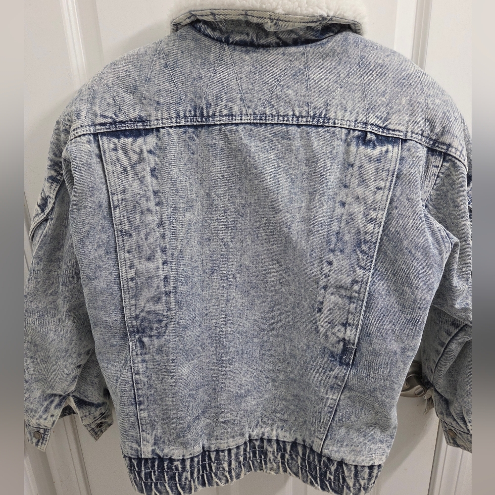 Izzi Acid Wash Jacket with Sherpa Lining - Picture 9 of 11
